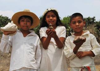 Niños del Coro Infantil de Canto Náhuatl, de San Cristóbal Nexquipayac, Atenco. 2014. Fotografía: Mariana Robles